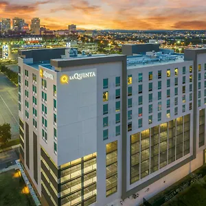 3* מלון La Quinta & By Wyndham Downtown Stadium